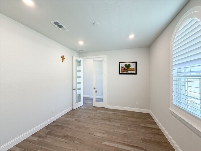 Building Photo - 13203 Wood Leaf Pk