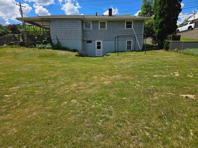 Building Photo - 384 Huse Rd