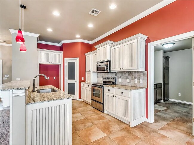 Building Photo - Gorgeous 3 bed, 2 bath home in NW OKC/Edmo...
