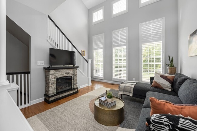 Building Photo - Stylish 3-bedroom townhome in Vermillion in Hustersville