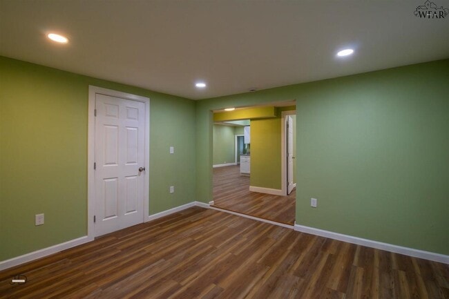 Building Photo - 207 E Ida Ave