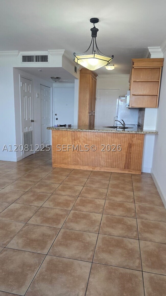 Building Photo - 2899 Collins Ave
