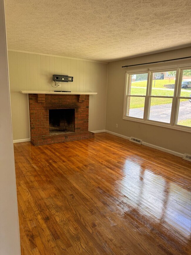 Building Photo - 104 Westburg Dr
