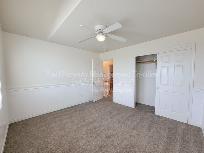 Building Photo - 4003 Segovia Dr