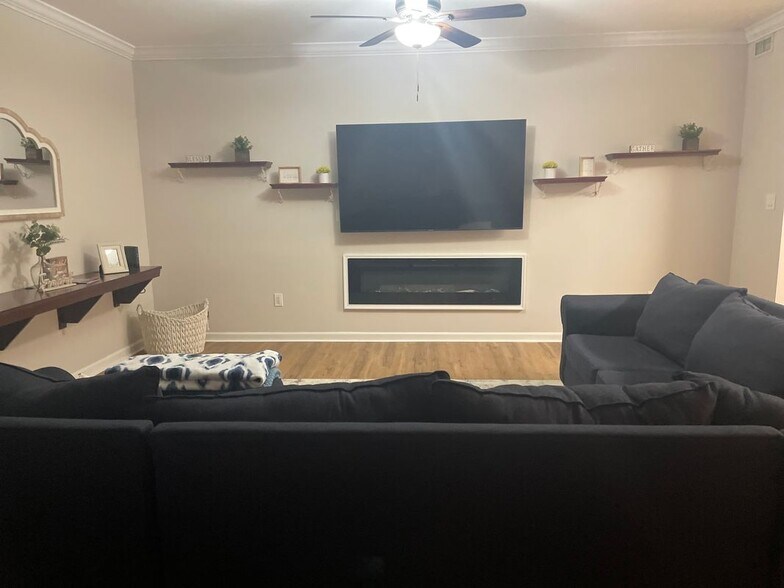 Building Photo - 1211 Lindsay Ln