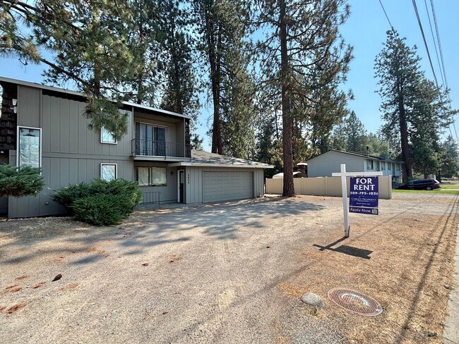 Building Photo - 2405 S University Rd