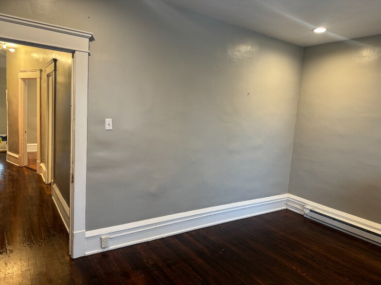 Building Photo - 437 Elm Ave