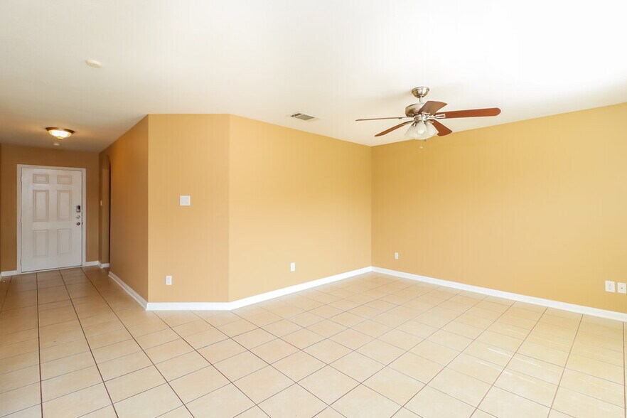 Building Photo - 10009 Quail Glen Dr