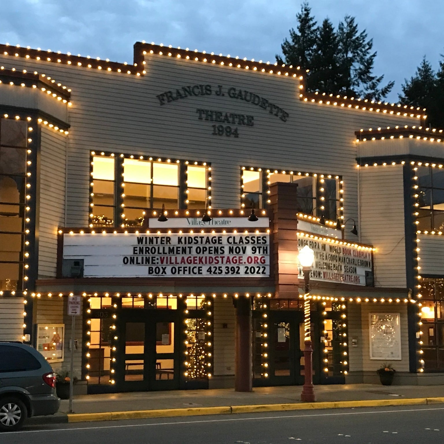 walk to restaurants, live theater and music - 280 NW Holly St