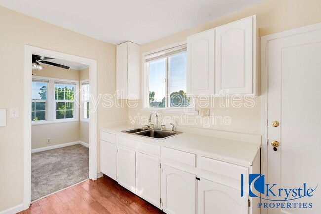Building Photo - 218 Steffan St