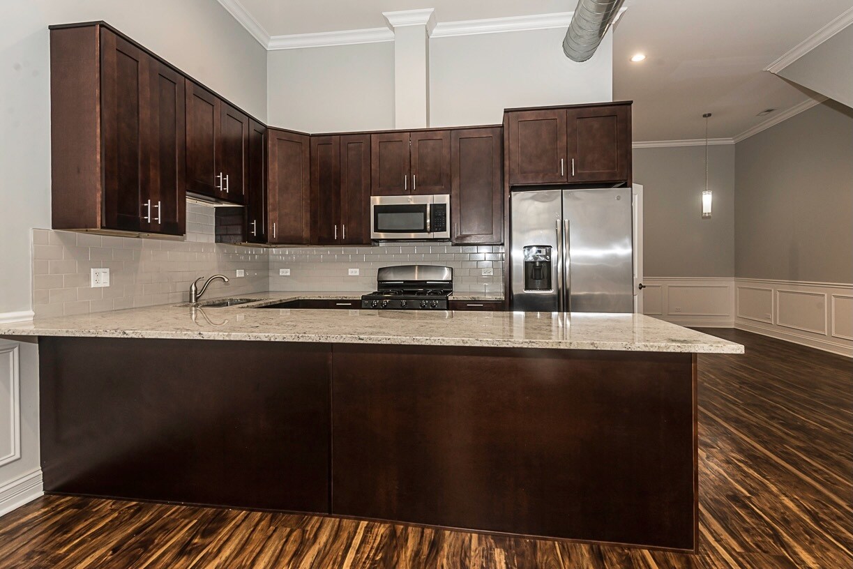 Building Photo - 3336 W Irving Park Rd