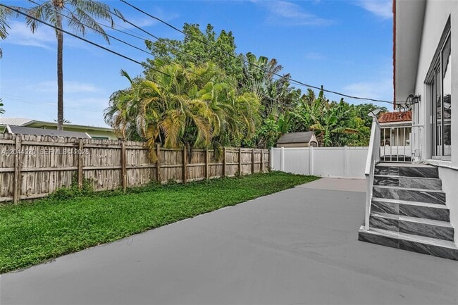 Building Photo - 8858 Harding Ave
