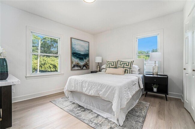 Building Photo - 2539 Glendale Cir SE