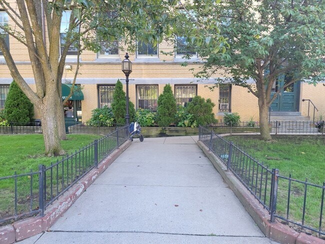 Building Photo - 350 W Fourth St
