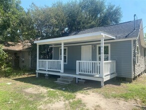 Building Photo - 7410 Longview St