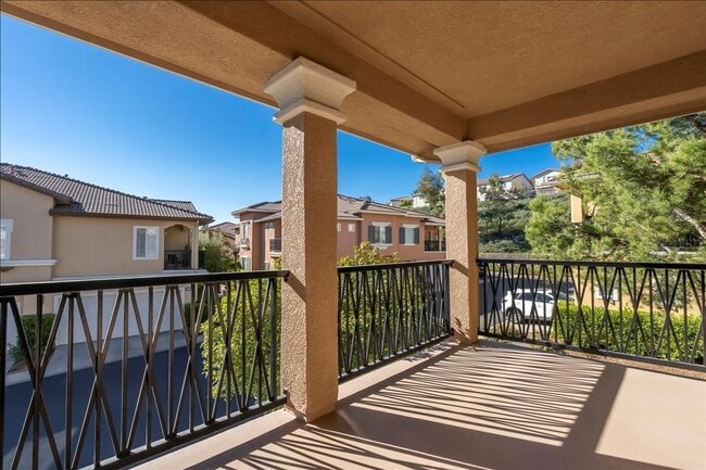 Building Photo - IMMACULATE 2+2 VALENCIA TOWNHOME!