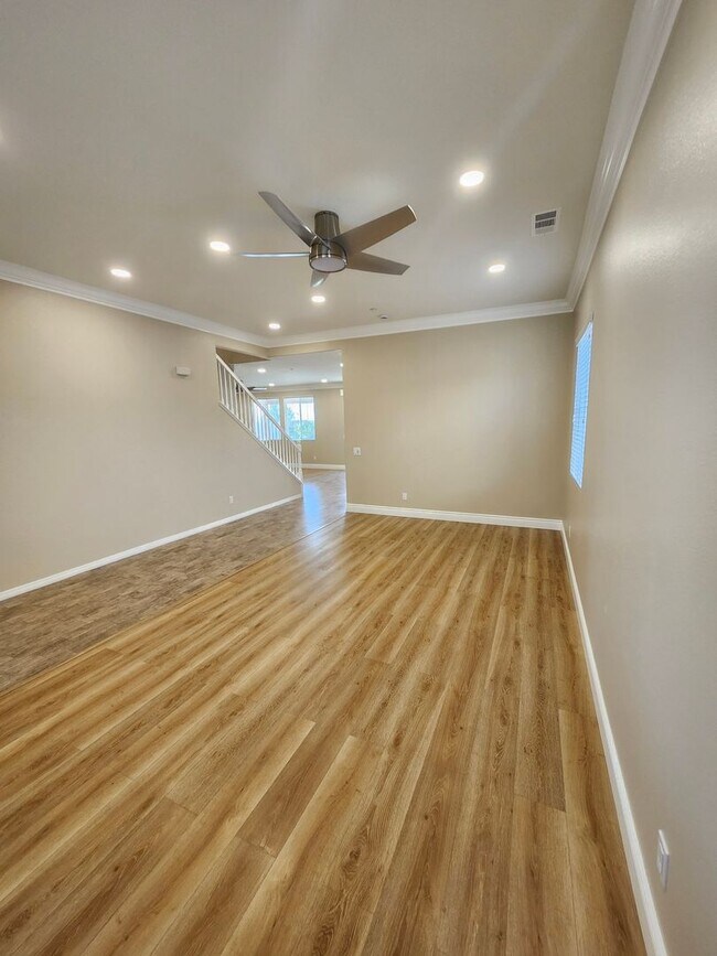 Building Photo - Luxurious 4-Bedroom View Home in Desirable...