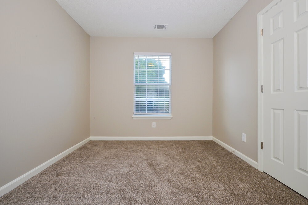 Building Photo - 709 Village Overlook