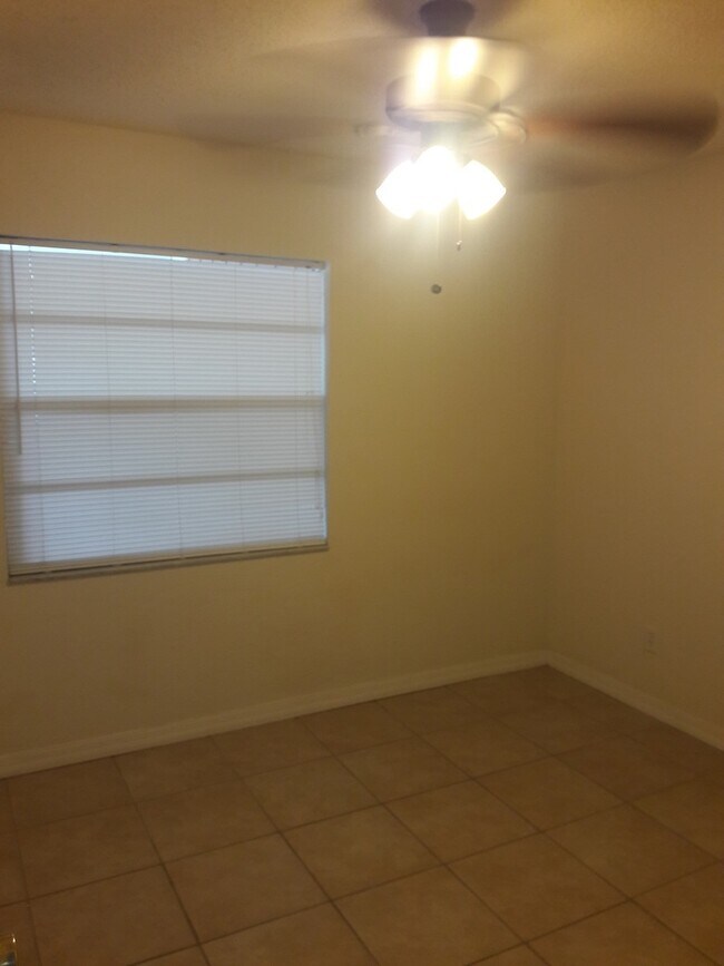 Building Photo - Newly renovated 2 bedroom duplex in Braden...