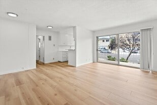 Building Photo - 934 6th St