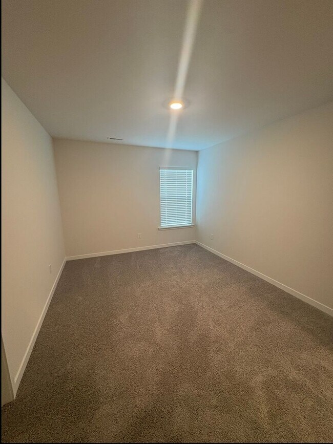 Building Photo - BRAND NEW TOWNHOME w/ Garage Parking