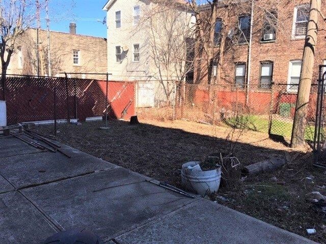 Building Photo - 127 W 19th St