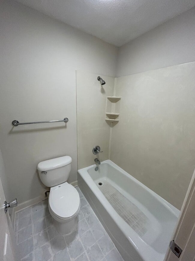 Building Photo - Newly Remodeled 3 Bedroom in Deer Manor!
