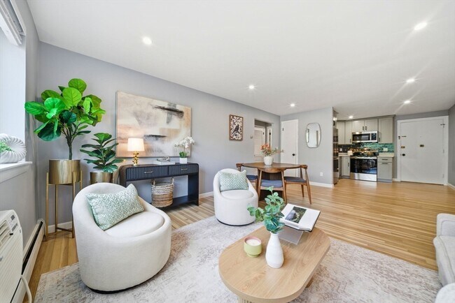 Building Photo - 20 Radcliffe Rd