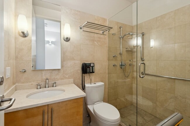 Building Photo - 2734 N Lincoln Ave