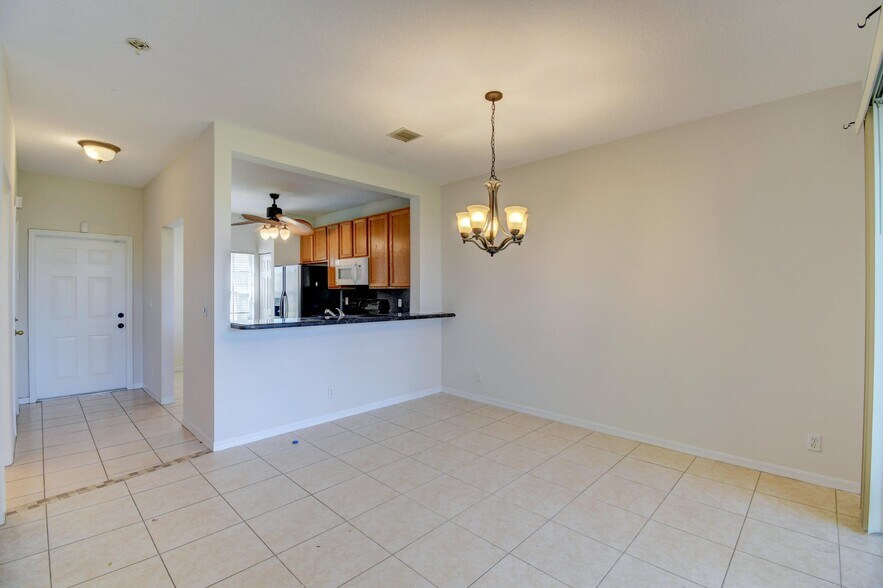 Building Photo - 6414 Park Lake Cir