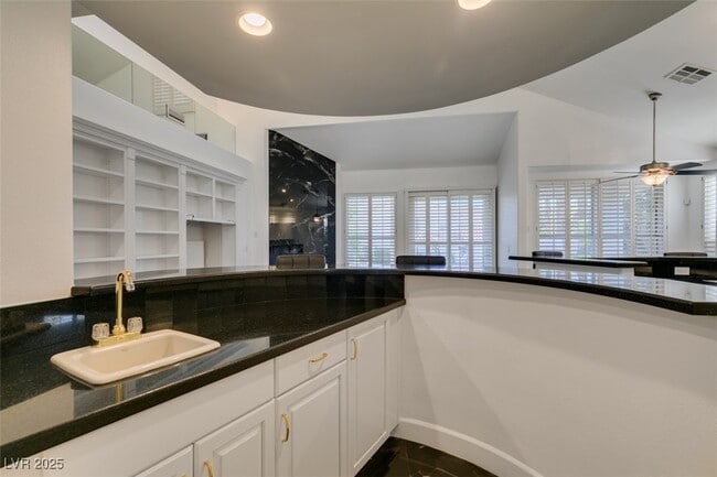 Building Photo - 174 Buena Ct