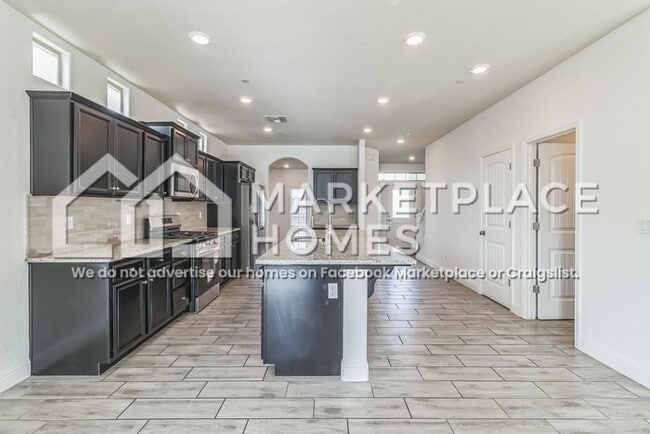 Building Photo - 2426 Valdes Dr