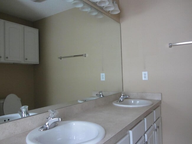 Building Photo - 22 Mayfair Dr