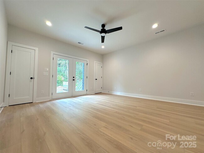 Building Photo - 1358 Briar Creek Rd