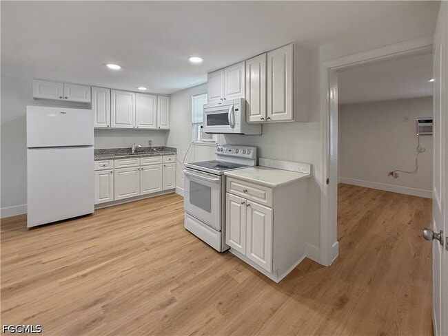 Building Photo - 204 2nd St