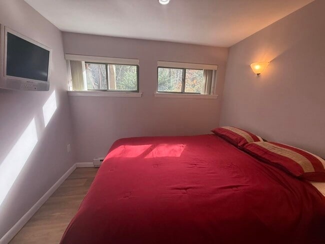 Building Photo - 6 Windsor Hill Way