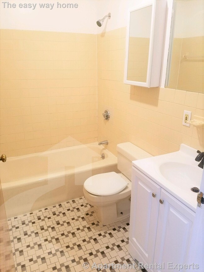 Building Photo - 4 Webster Ave