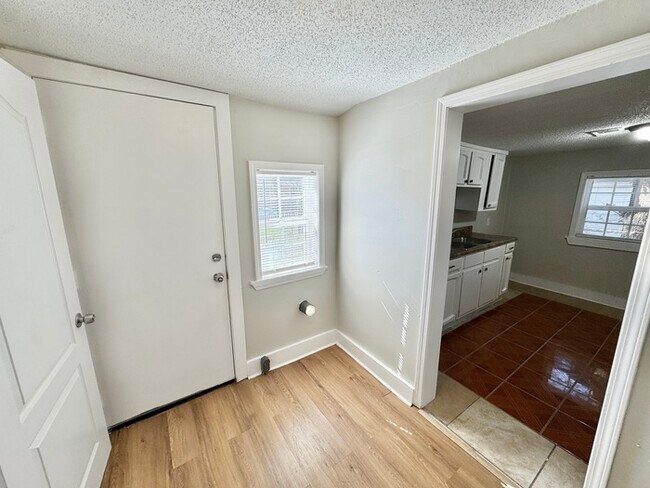 Building Photo - 2603 Carnes Ave