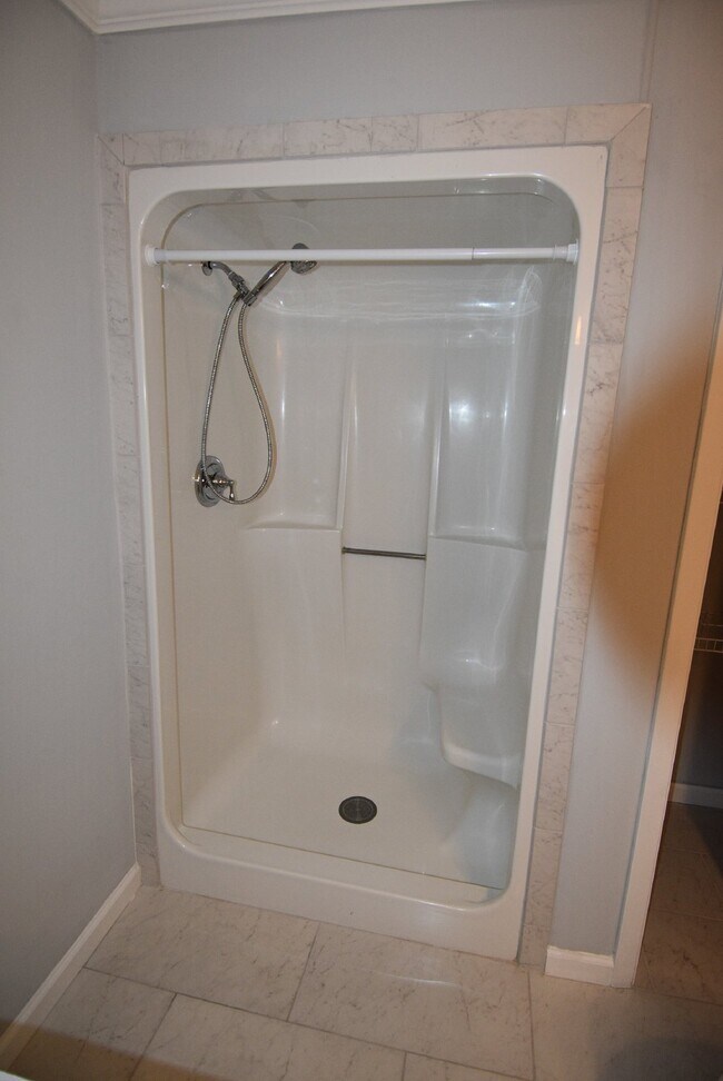 Building Photo - House for Rent