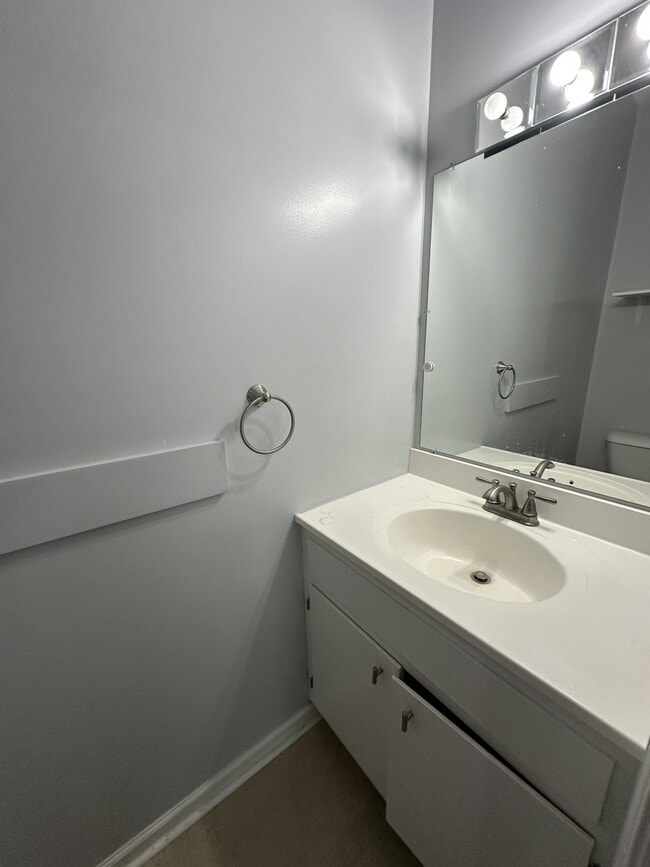 Building Photo - 5915 Quail Ridge Dr