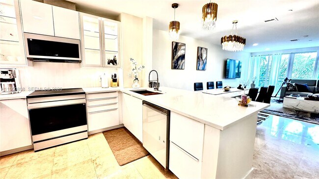 Building Photo - 814 NE 19th Ave