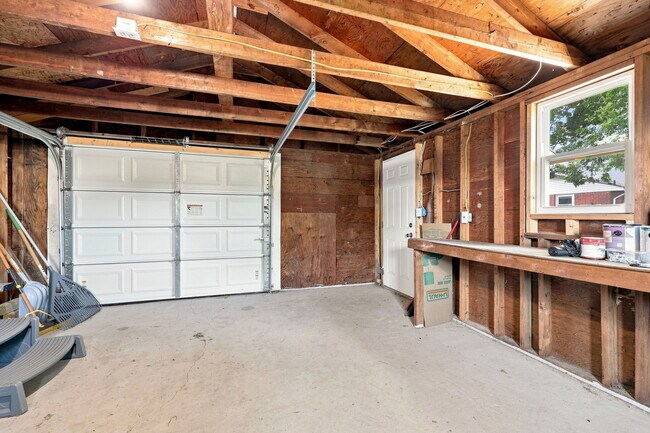 Building Photo - 1305 Yeadon Rd
