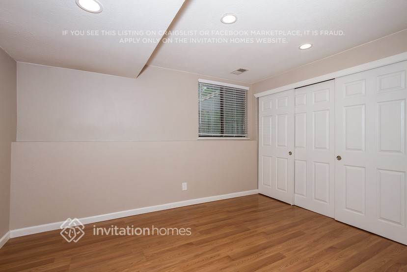 Building Photo - 10165 E Peakview Ave