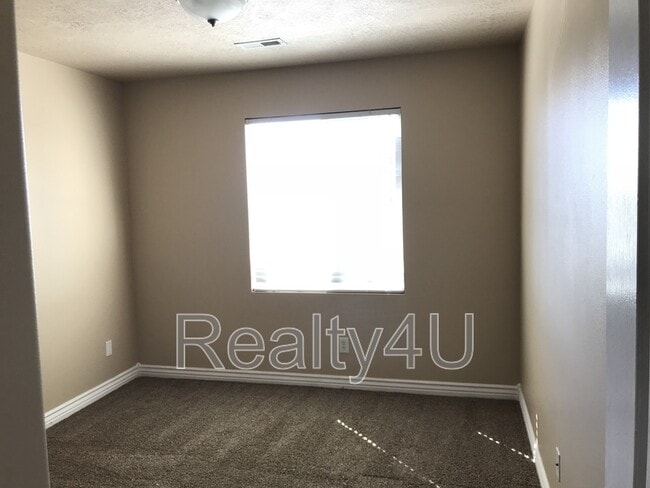 Building Photo - 1212 W 50 N