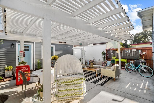 Building Photo - 426 Jacaranda Pl