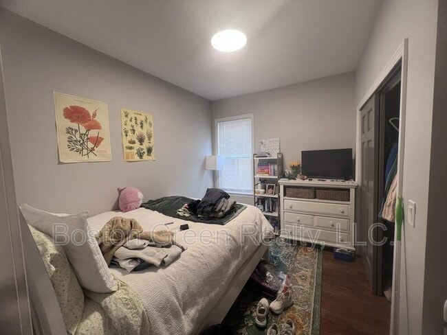 Building Photo - 726 E 2nd St