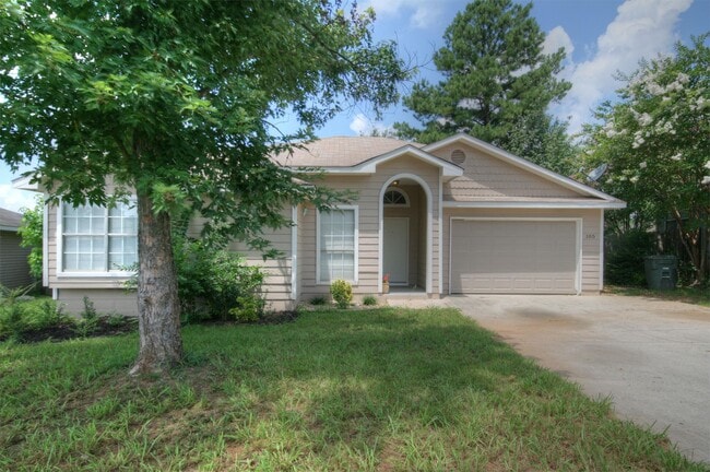 Building Photo - 105 Oakline Dr