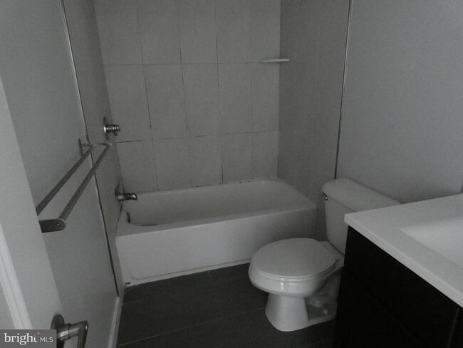 Building Photo - 3862 Lancaster Ave