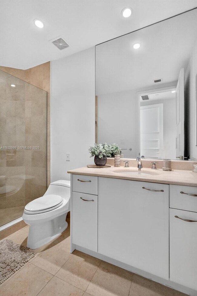 Building Photo - 20155 NE 38th Ct