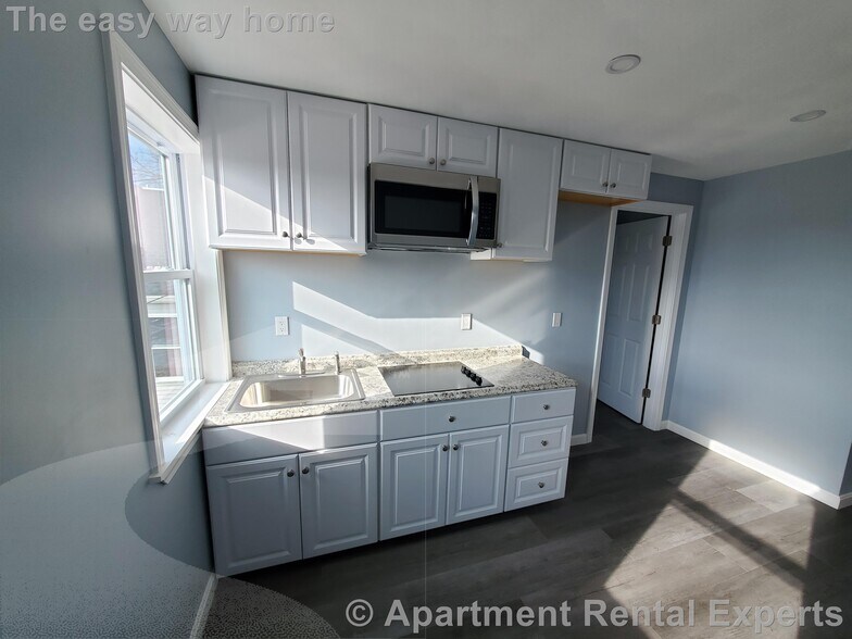 Building Photo - 289 Fellsway W